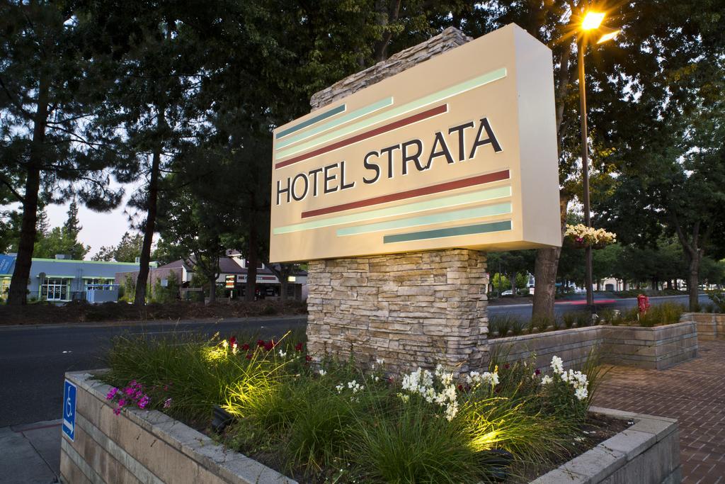 Hotel Strata Маунтин Вю Екстериор снимка